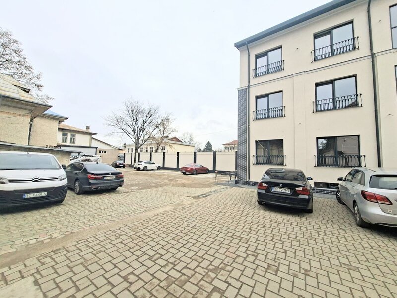 Cladire multifunctionala de inchiriat