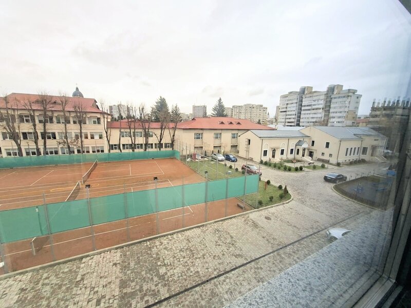 Cladire multifunctionala de inchiriat