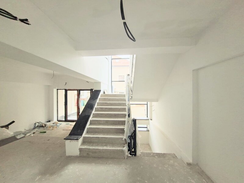 Cladire multifunctionala de inchiriat