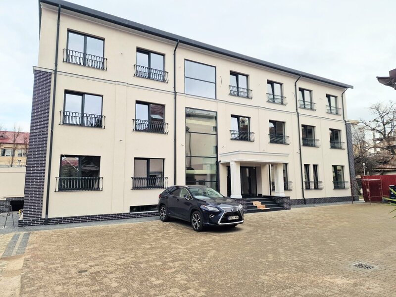 Cladire multifunctionala de inchiriat